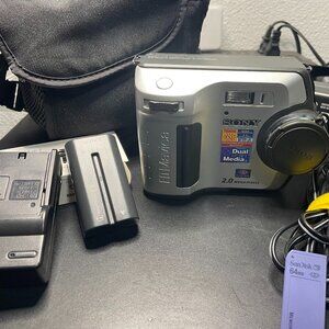 Sony MVC-FD200 Mavica Digital Camera 2.0 Mega Pixels - Set with New Battery